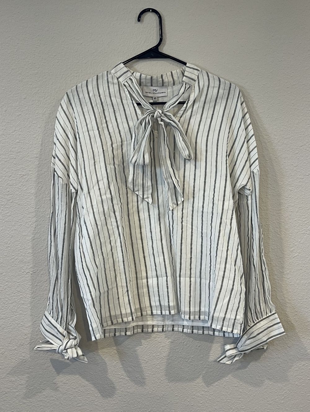 NWT Never A‎ Wallflower Tuckernuck Womens Black Metallic Stripe Magnolia Blouse